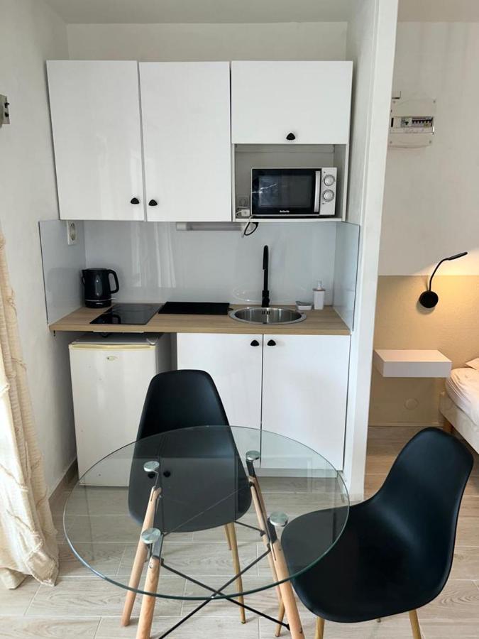 Superbe Studio Avec Piscine, Au Coeur De La Marina! Village Soleil ! Proche Aeroport & Ferry Le Gosier  Extérieur photo