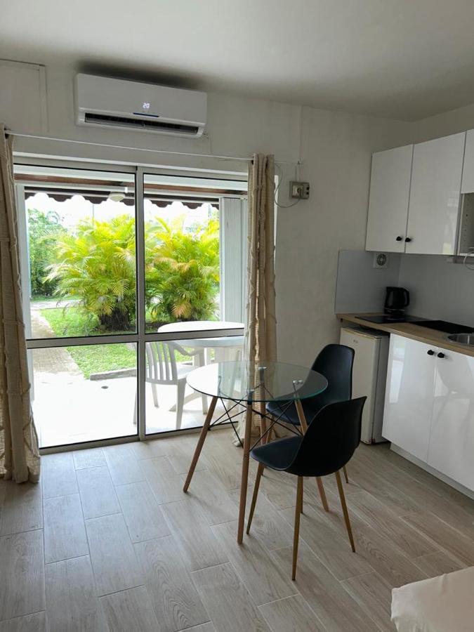 Superbe Studio Avec Piscine, Au Coeur De La Marina! Village Soleil ! Proche Aeroport & Ferry Le Gosier  Extérieur photo