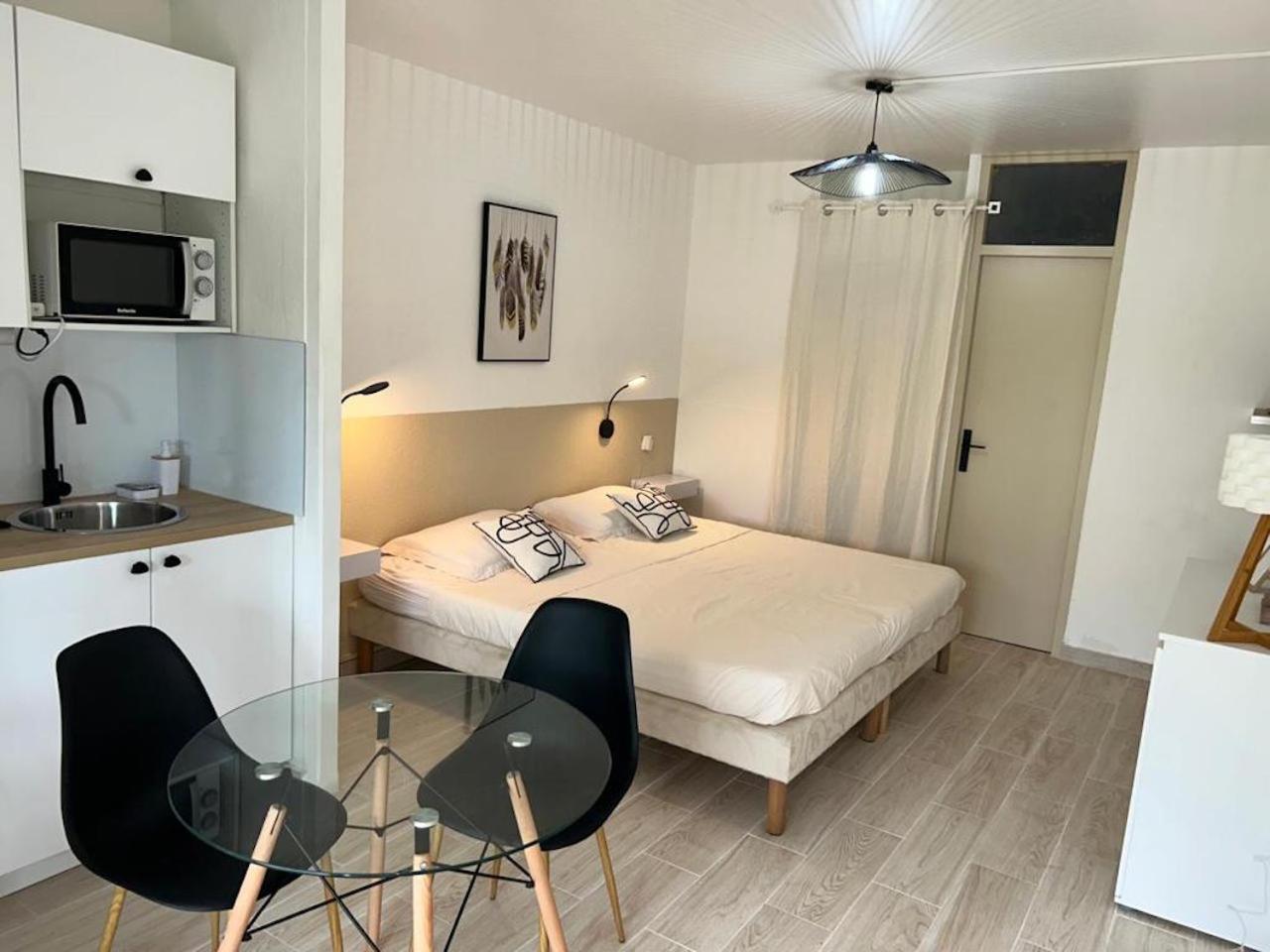 Superbe Studio Avec Piscine, Au Coeur De La Marina! Village Soleil ! Proche Aeroport & Ferry Le Gosier  Extérieur photo