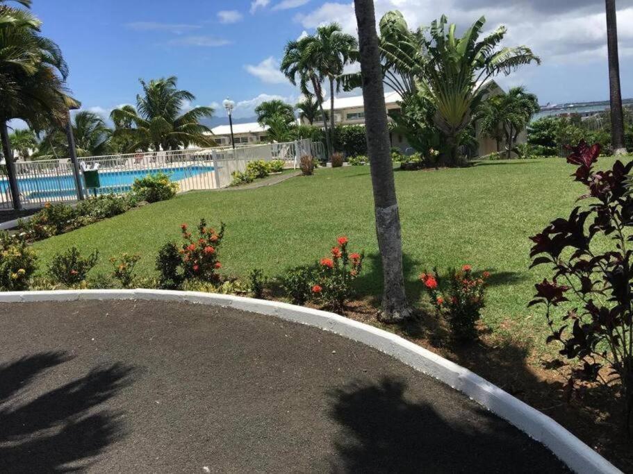 Superbe Studio Avec Piscine, Au Coeur De La Marina! Village Soleil ! Proche Aeroport & Ferry Le Gosier  Extérieur photo