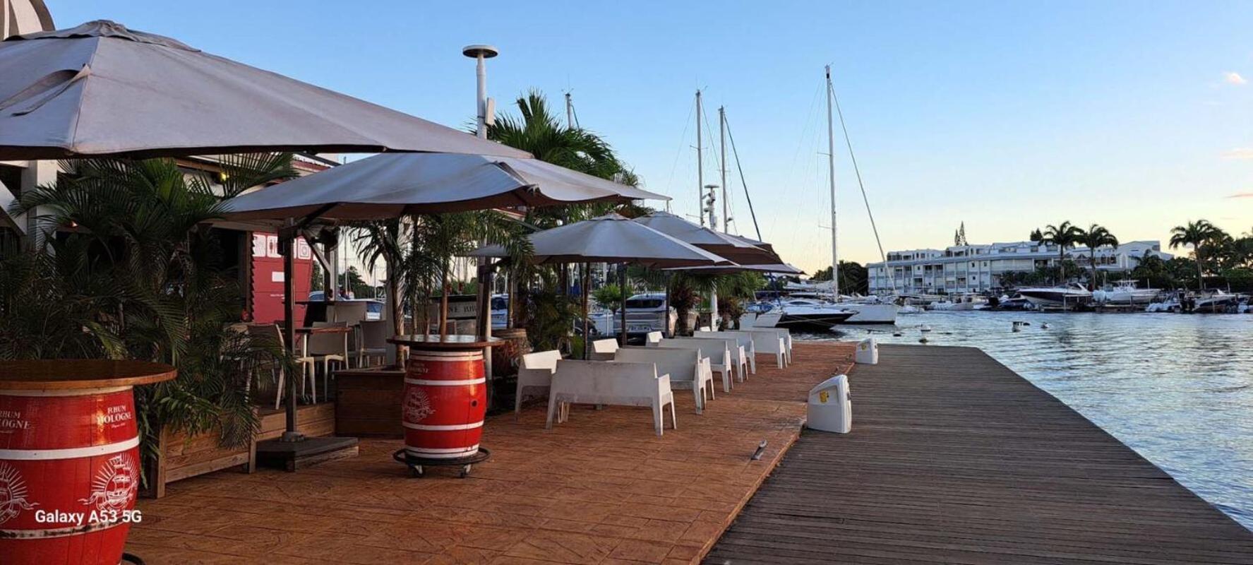 Superbe Studio Avec Piscine, Au Coeur De La Marina! Village Soleil ! Proche Aeroport & Ferry Le Gosier  Extérieur photo